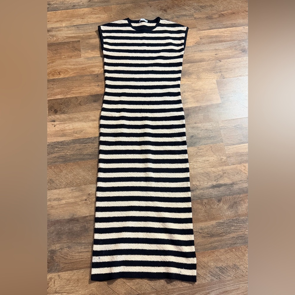Zara sleeveless knit midi dress. 
Striped Black and cream Dress - Picture 2 of 10